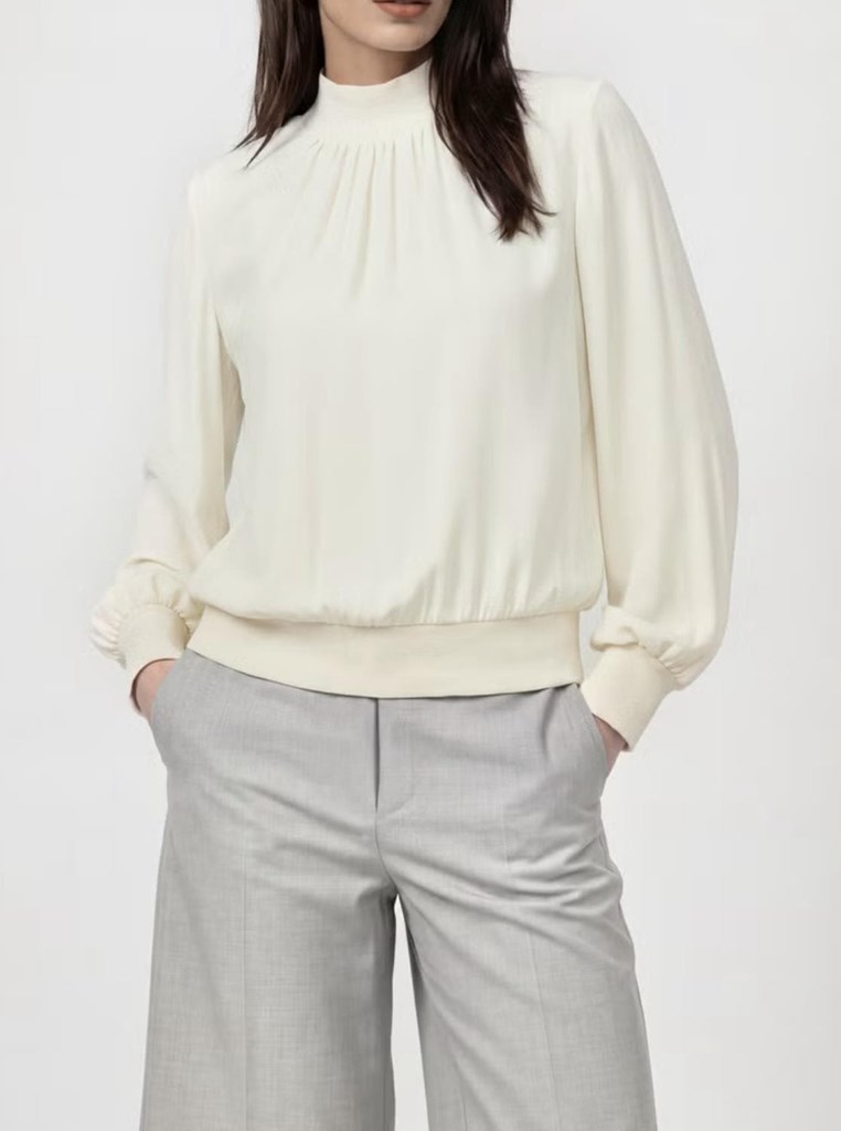Foto 1 Blusa beige cuello alto