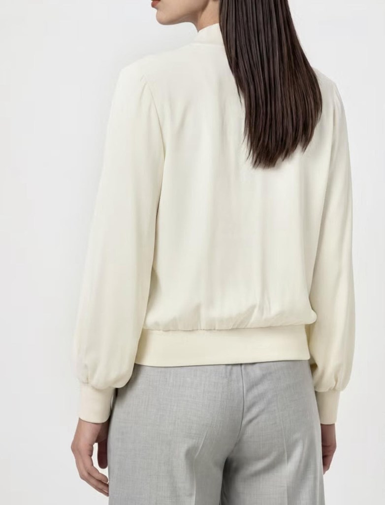 Foto 3 Blusa beige cuello alto