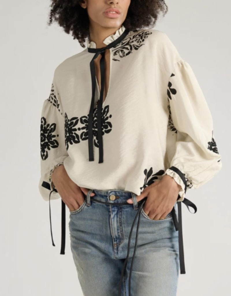 Foto 1 Blusa con lazo negro