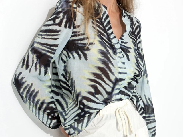 Blusa hojas palmeras
