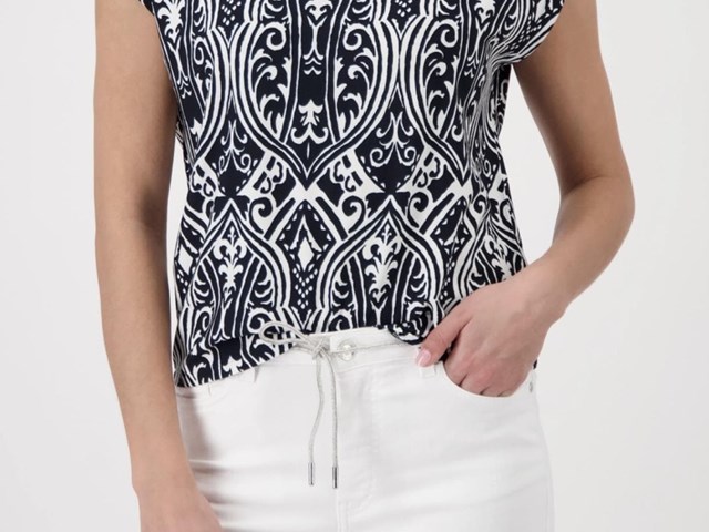 Camiseta estampada blanca y negra