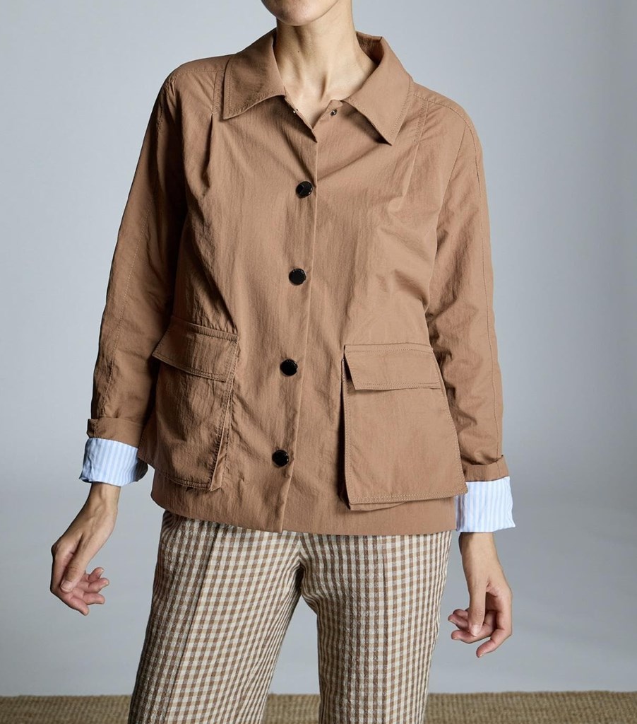 Foto 1 Chaqueta marrón pliegues espalda