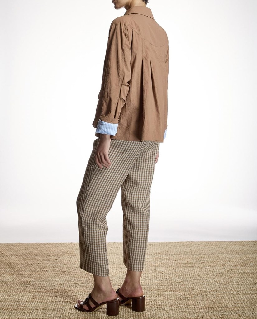 Foto 4 Chaqueta marrón pliegues espalda