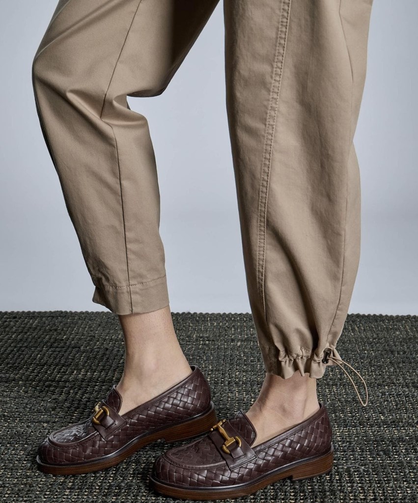 Foto 2  Pantalón beige con bajo ajustable