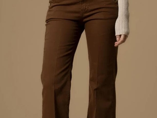 Pantalón botones dorados