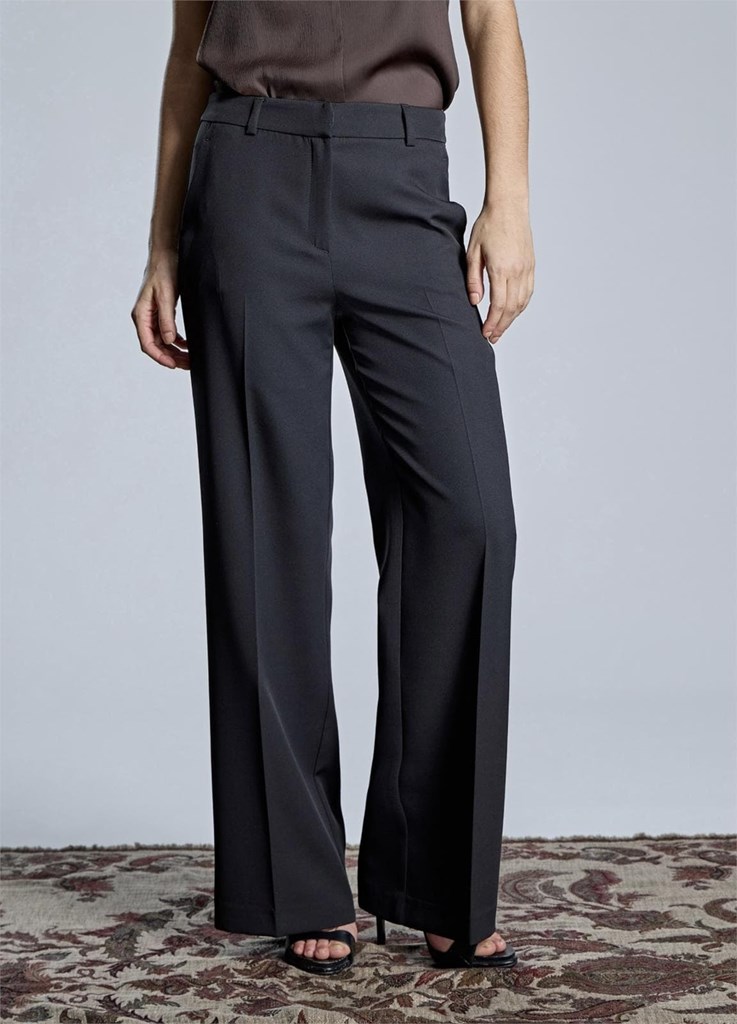 Foto 1  Pantalón negro recto