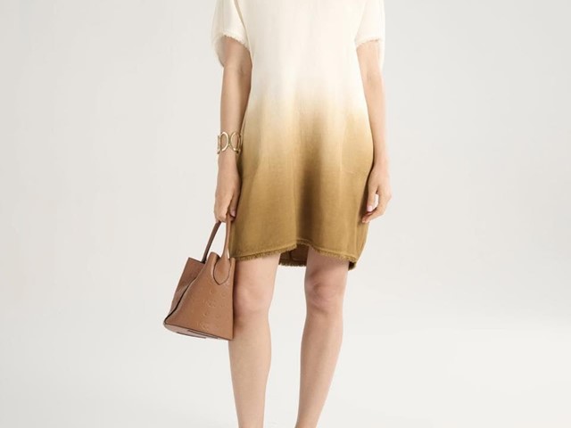Vestido corto beige degradado. 